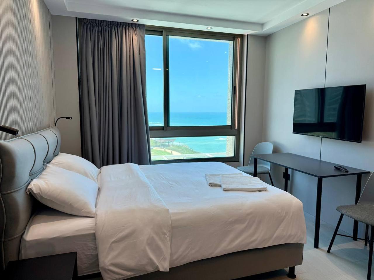 Carmel Holiday Apartments Нетания Экстерьер фото